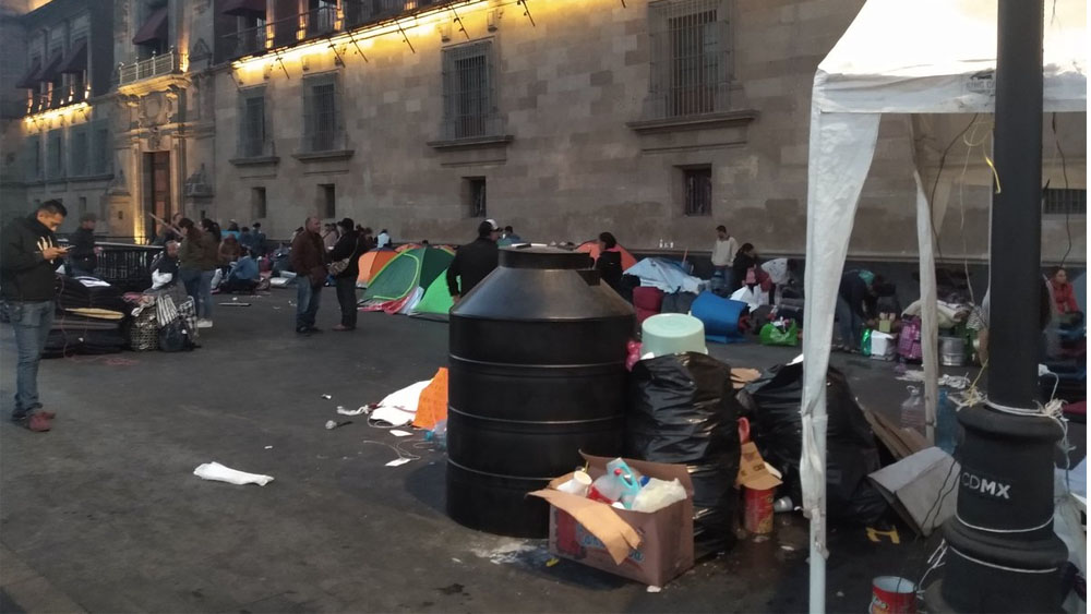 Desplazados de Guerrero levantan plantón de Palacio Nacional