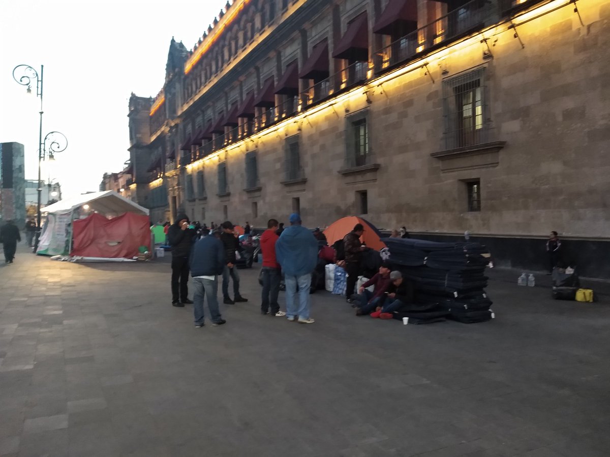Desplazados de Guerrero levantan plantón de Palacio Nacional - planton-palacio-nacional2