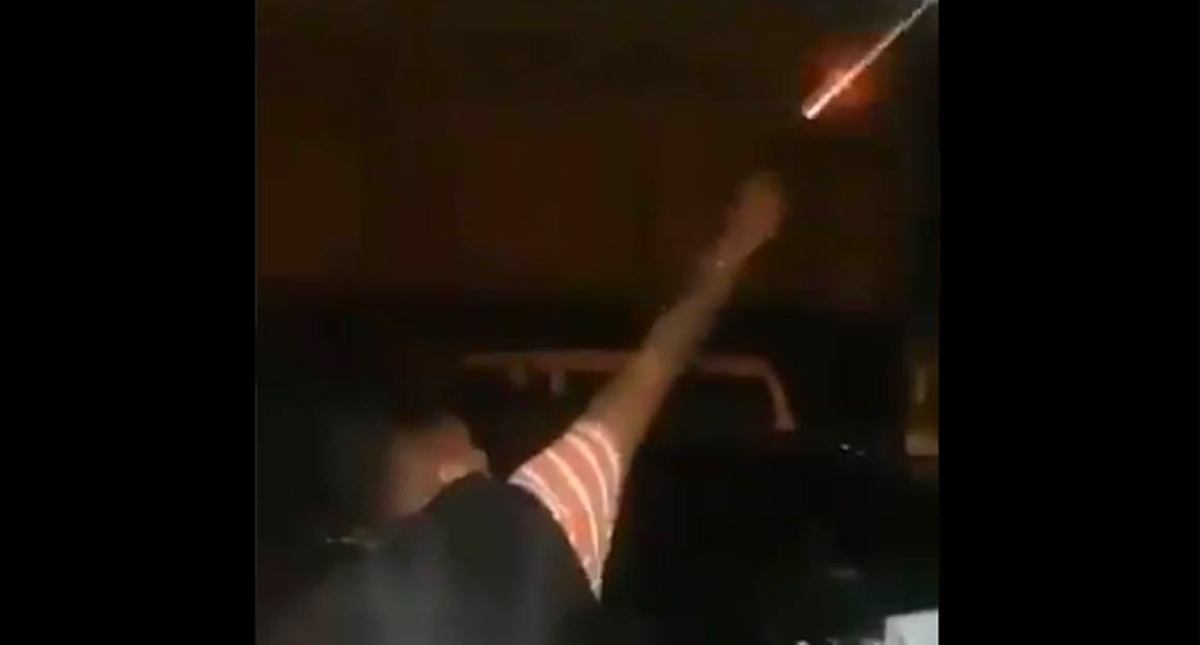 #Video Investigan a policía ebrio que realizó disparos al aire