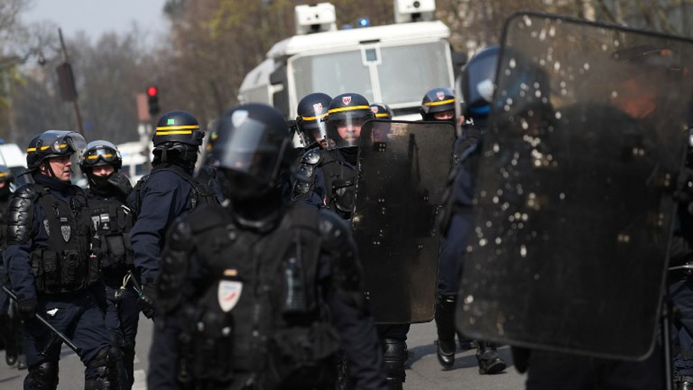 Masivo despliegue policial en Francia por chalecos amarillos Masivo despliegue policial en Francia por chalecos amarillos