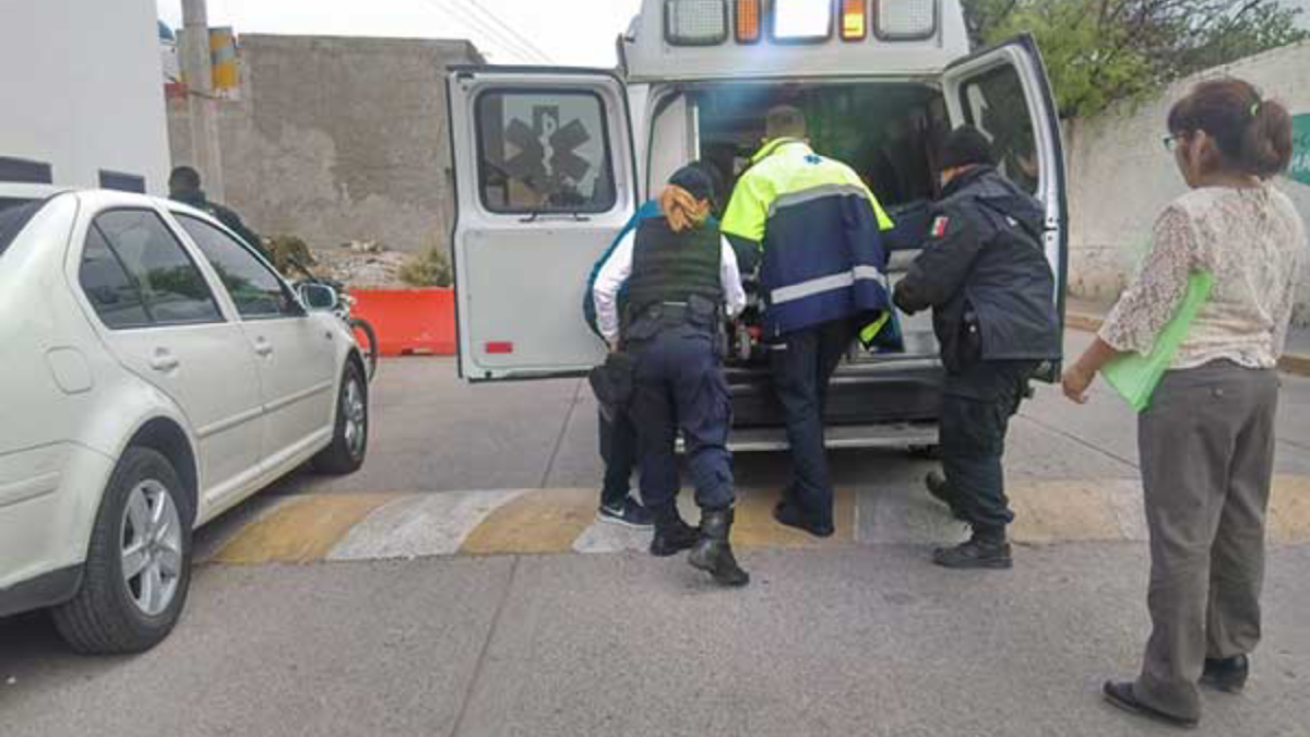 Policías ayudan a mujer a dar a luz en su vehículo en Aguascalientes