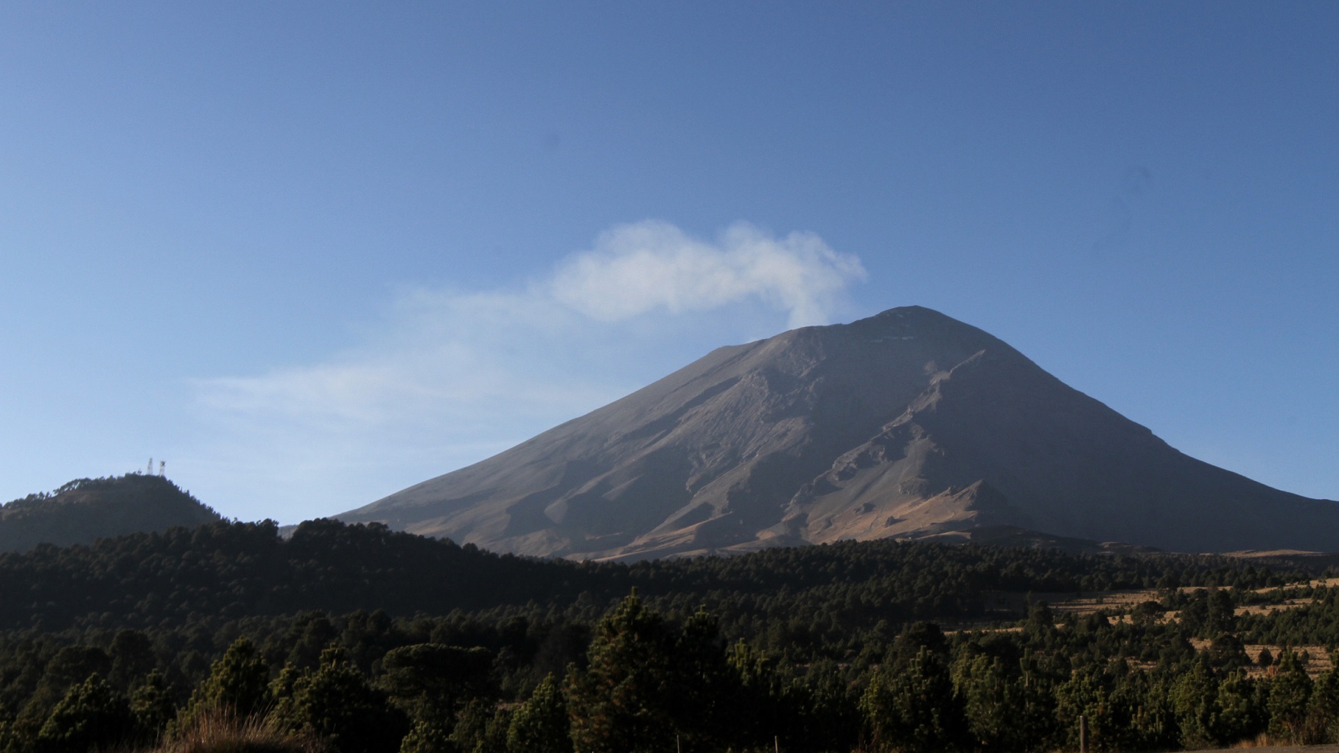 Cien mil personas correrían peligro si erupciona el Popocatépetl