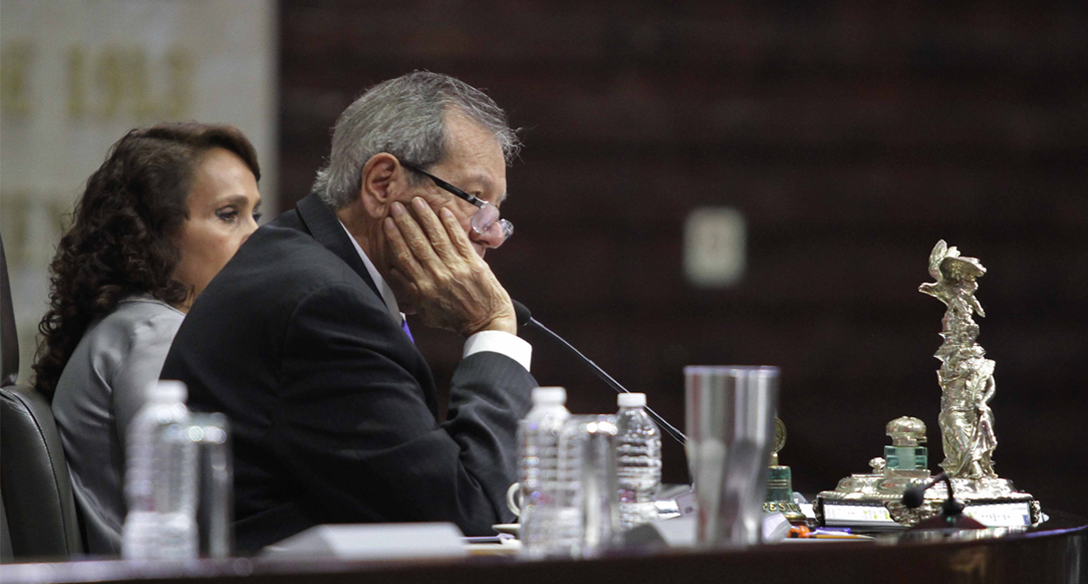 Responde Muñoz Ledo: posponer la sesión, a petición expresa de la oposición