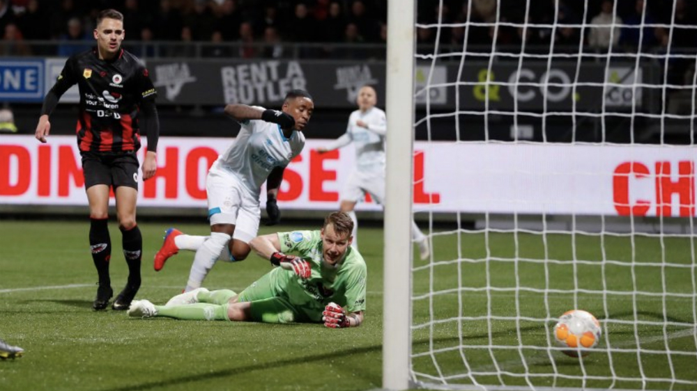 Con ‘Chucky’ y sin ‘Guti’, PSV sigue afianzado en la cima de Holanda