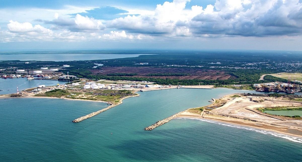 AMLO defiende a compañías invitadas para licitación de refinería