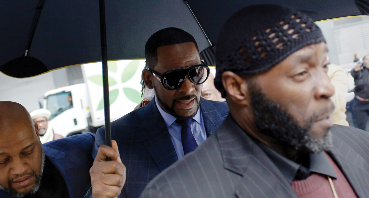 Detienen a R. Kelly por no pagar pensión alimentaria