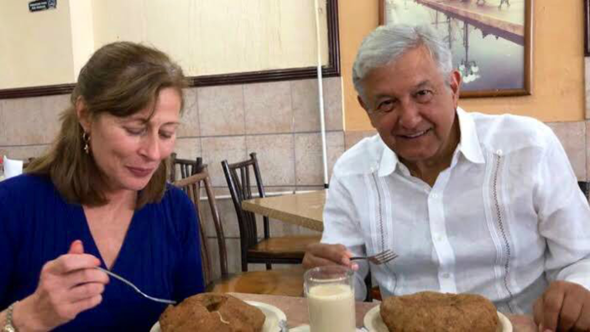 AMLO promete consulta de mitad de mandato