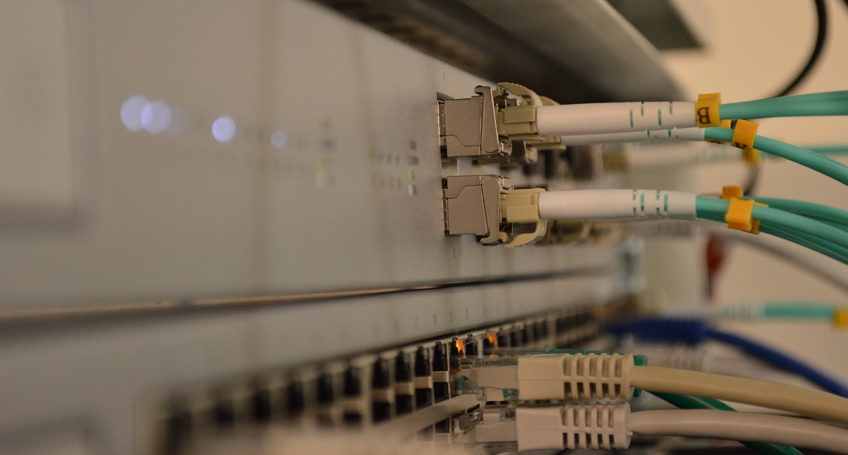 CFE publica prebases para licitación de red de fibra óptica