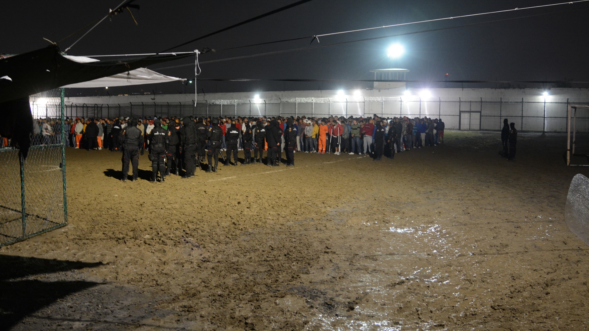 Trasladan a 504 'reos peligrosos' de Nuevo León a penales federales - reos-a-punto-de-ser-cambiados-a-penales-federales