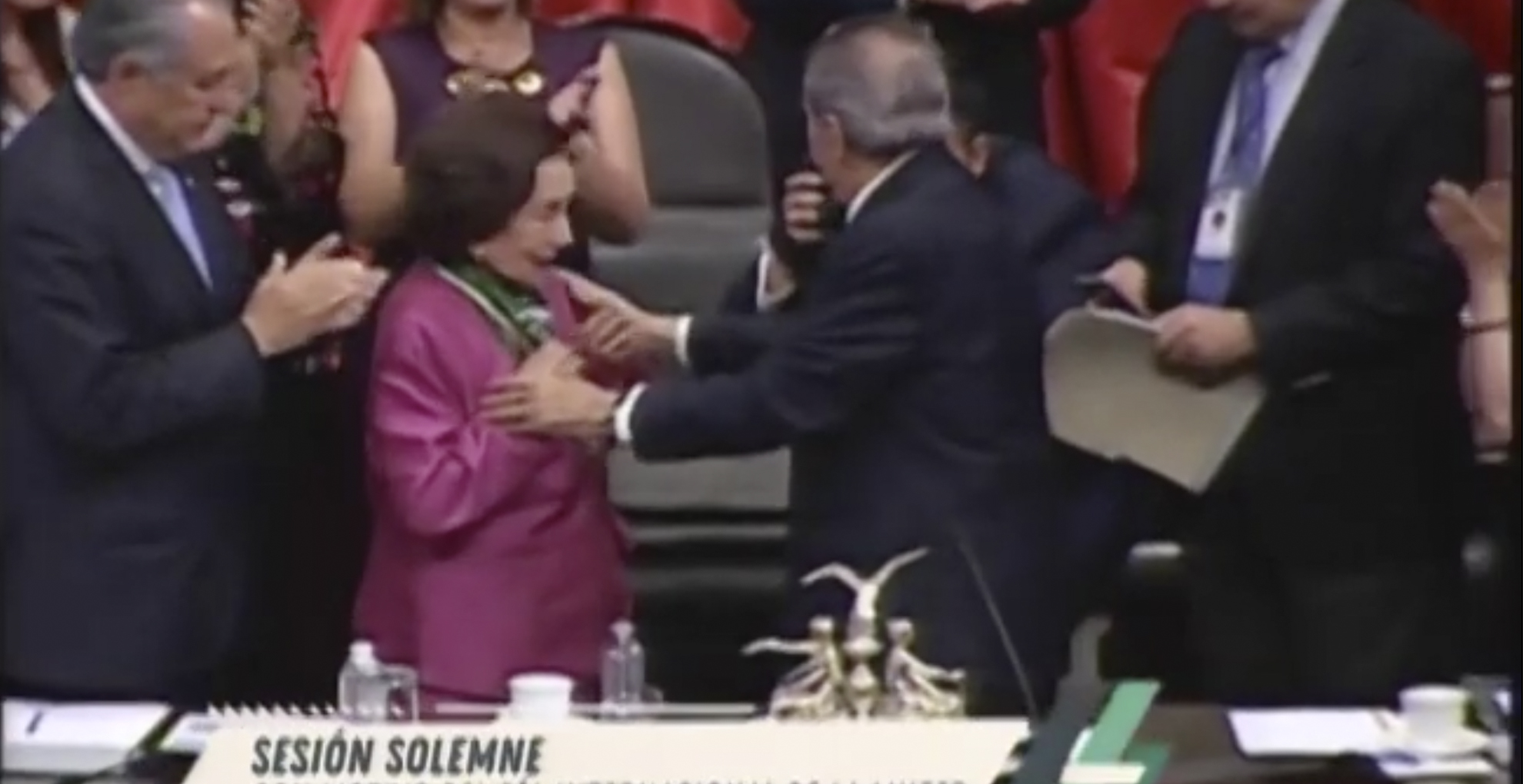 Entrega Medalla Sor Juana Inés de la Cruz a la maestra Ifigenia Martínez Entrega Medalla Sor Juana Inés de la Cruz a la maestra Ifigenia Martínez