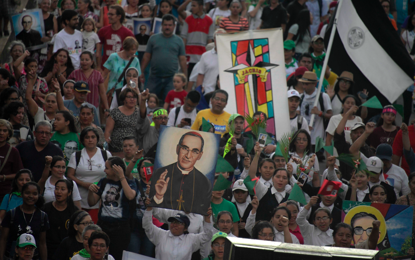 Salvadoreños conmemoran asesinato de san Romero - san-romero3