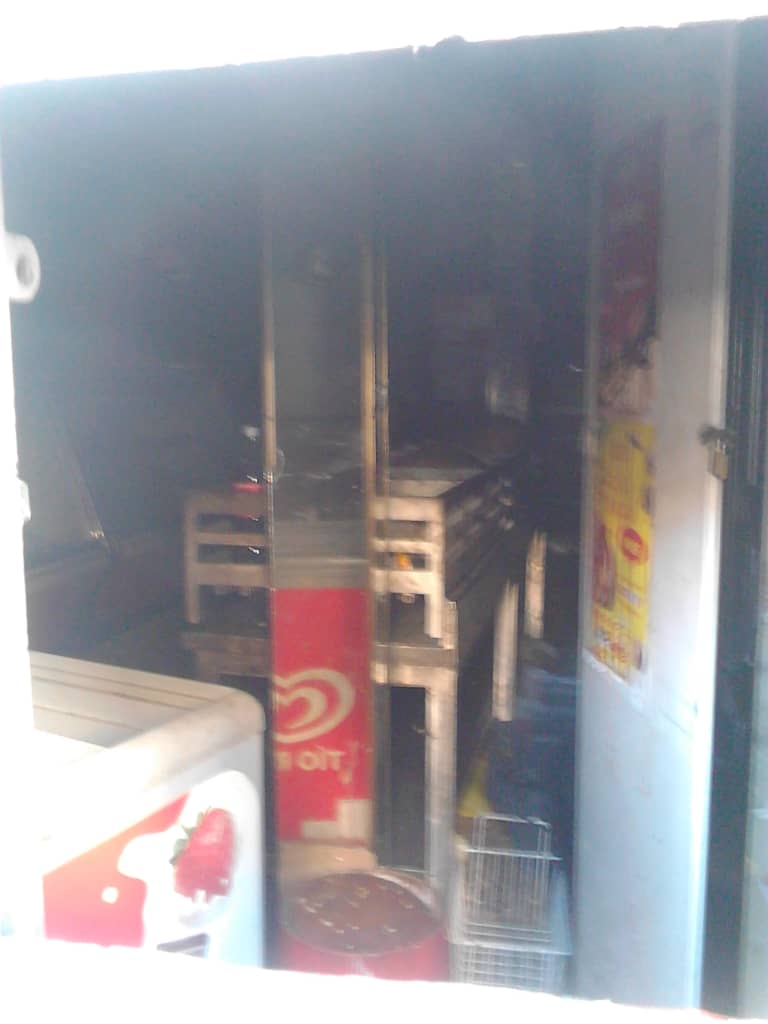 Saquean comercios en Venezuela por apagón - saqueos-caracas