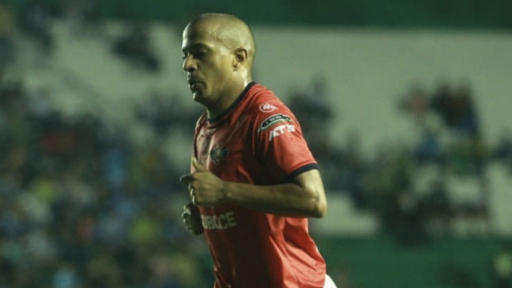 #Video Futbolista en Bolivia abandona partido tras insultos racistas #Video Futbolista en Bolivia abandona partido tras insultos racistas