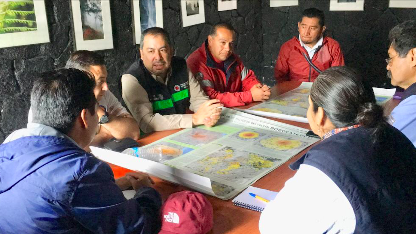 #Video Realizan sobrevuelo en el volcán Popocatépetl #Video Realizan sobrevuelo en el volcán Popocatépetl