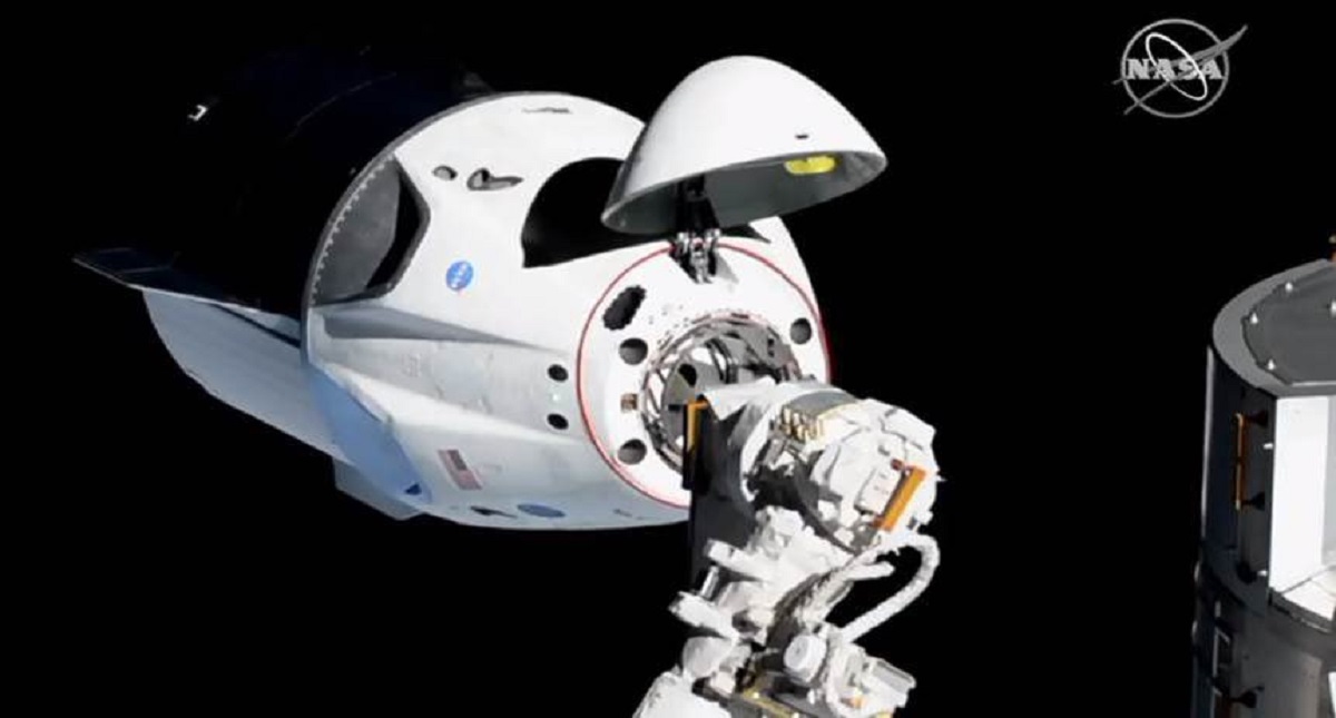 La Cápsula Dragón de SpaceX se acopla en la Estación Espacial Internacional