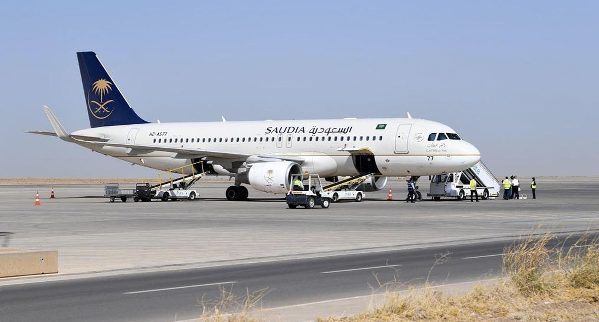 Avión regresa a tierra porque mujer olvidó a su bebé