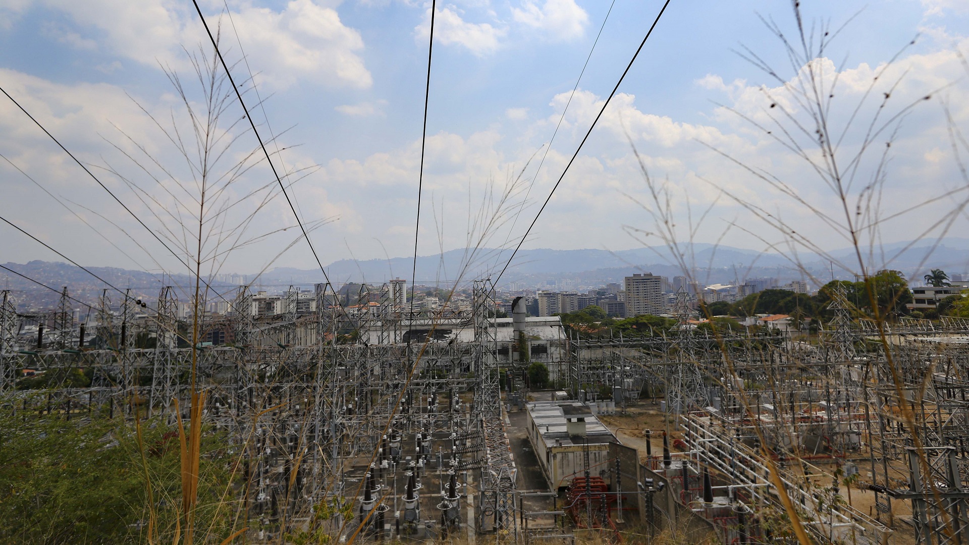 Apagones cuestan a Venezuela 200 millones de dólares diarios - subestacion-electrica