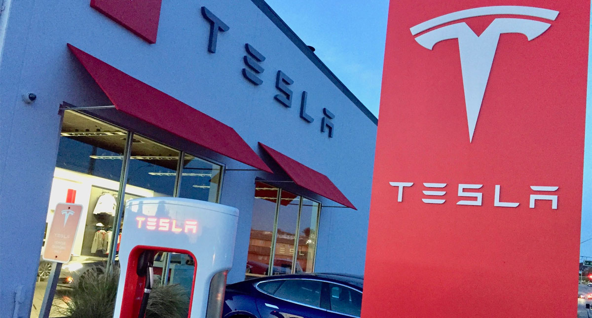 Tesla demanda a ex empleados por robar información confidencial