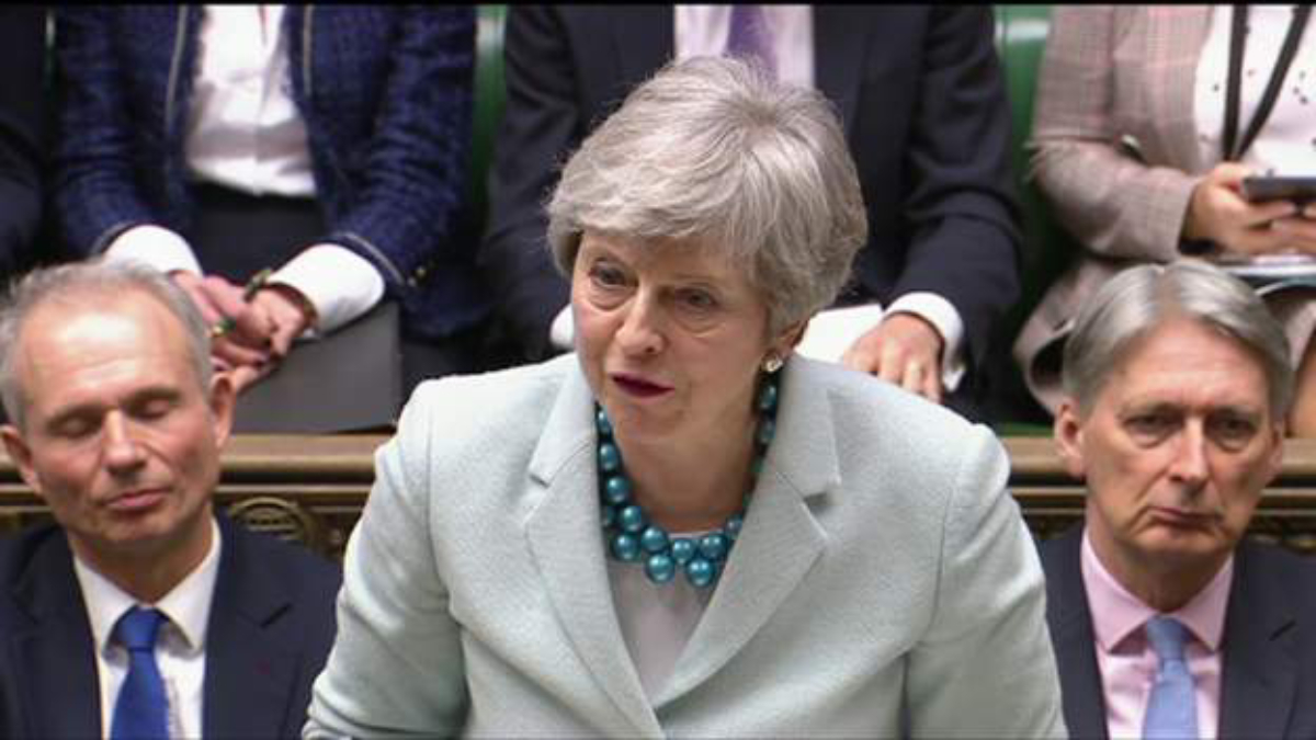 “Aprueben acuerdo del Brexit y me iré”: Theresa May
