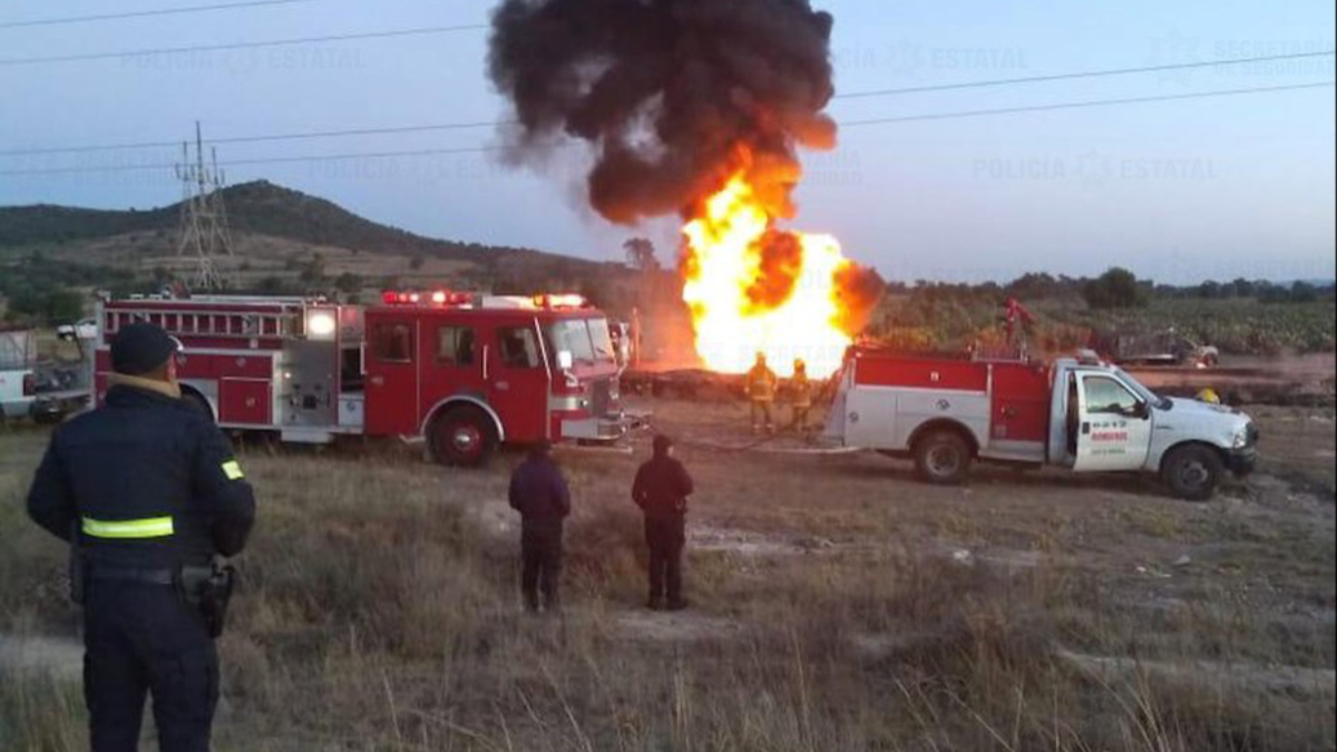 Se incendia toma clandestina en Estado de México