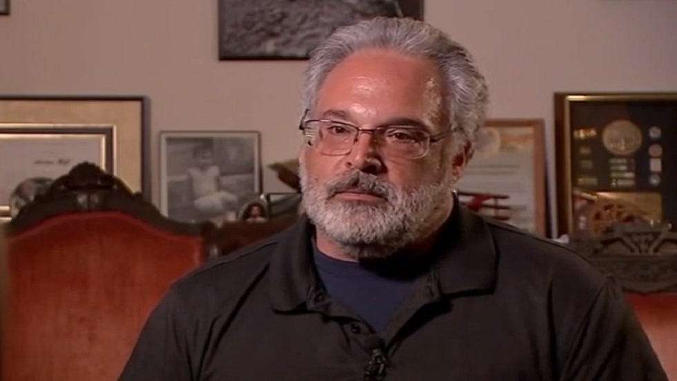 #Video Camión golpea a trabajador que reparaba semáforo - trabajador