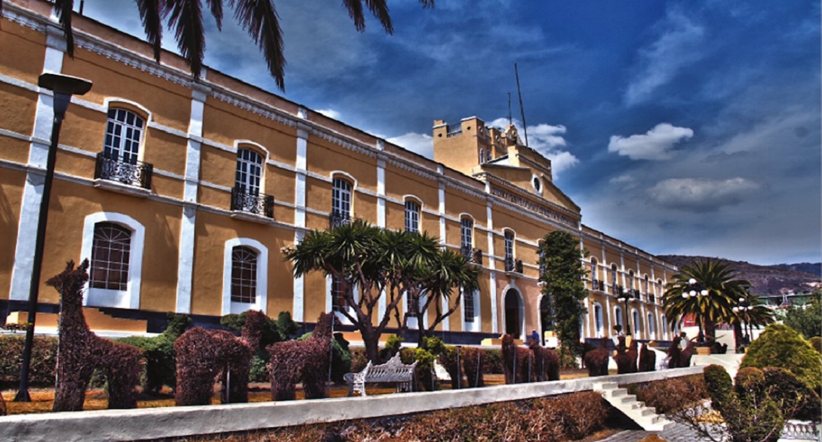 Amparan a presidente del patronato de la UAEH contra detención