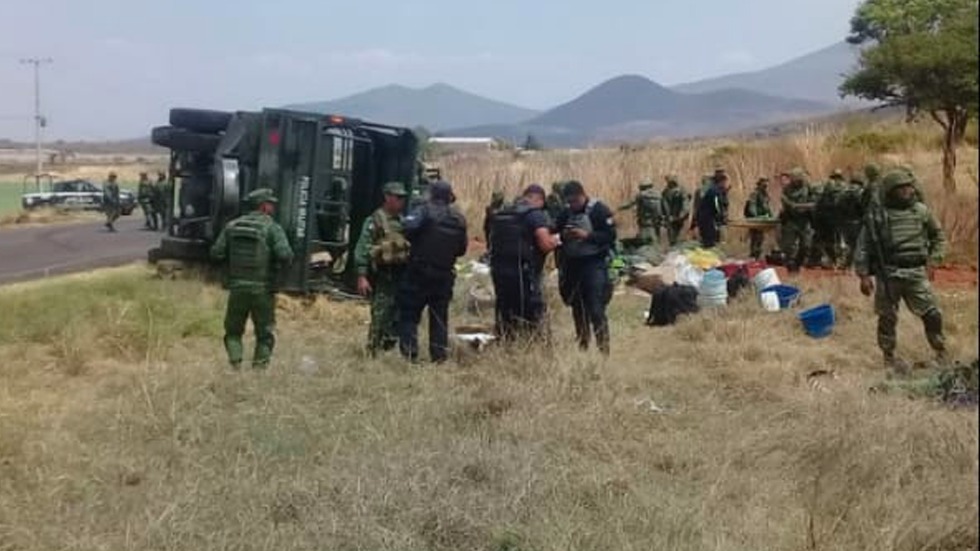 Vuelca vehículo de la Sedena en Michoacán; hay seis lesionados