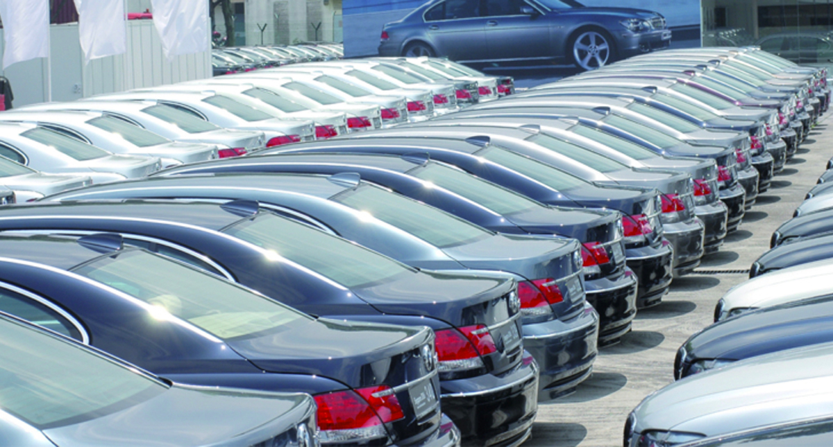 Caen ventas y exportaciones de vehículos ligeros durante marzo