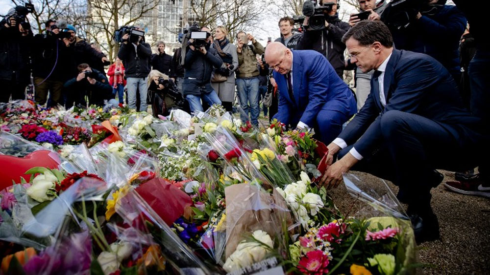 Recuerdan a víctimas de tiroteo en tranvía de Holanda