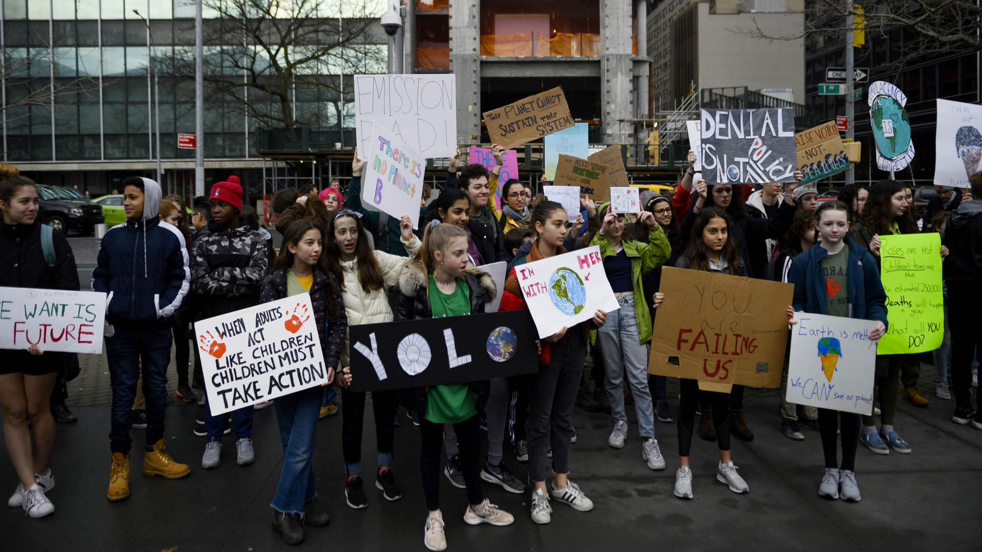 Estudiantes 'mueren' frente a la ONU por cambio climático - viernes-de-protesta-contra-el-cambio-climatico