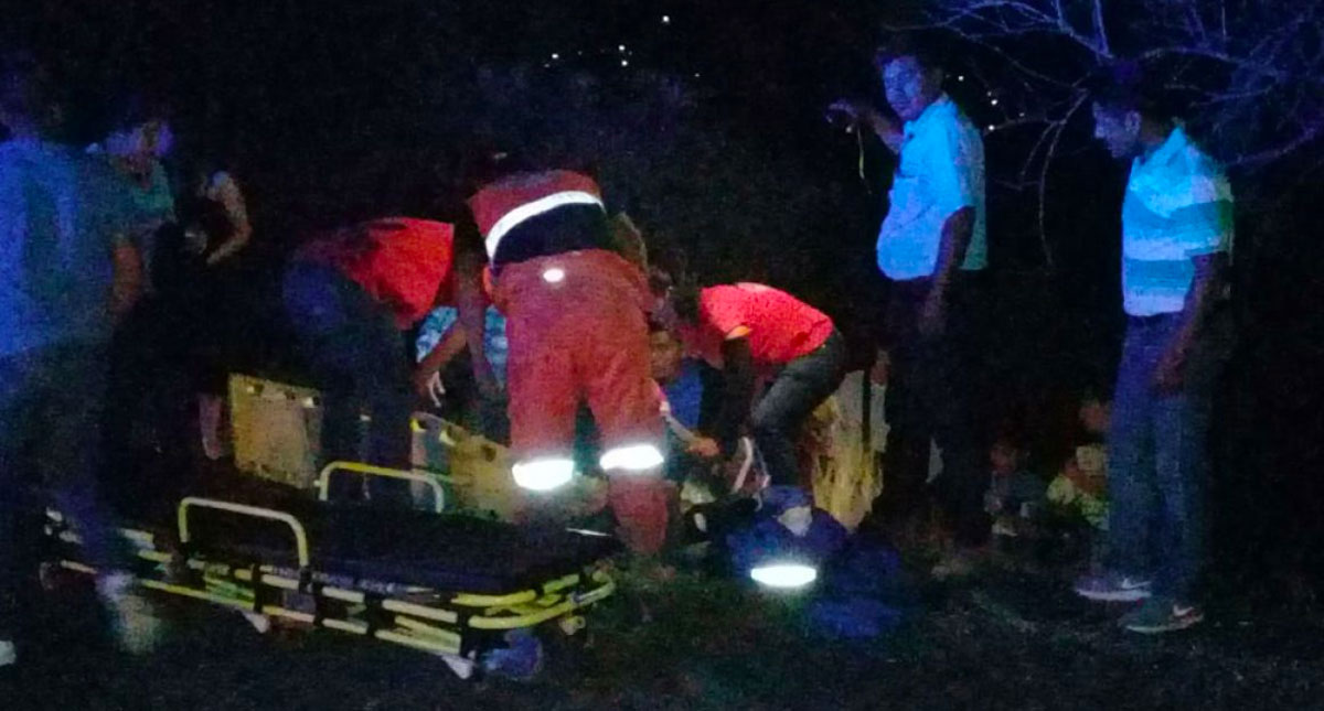 Vuelca familia y menor muere en La Montaña de Guerrero