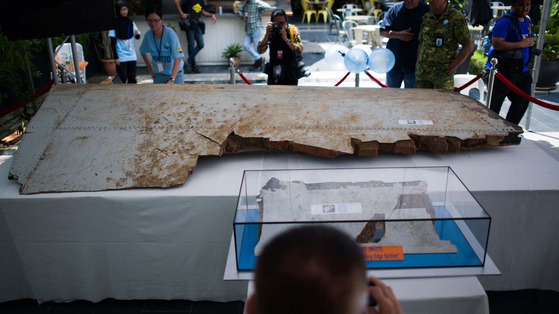 Malasia dispuesta a reanudar búsqueda vuelo perdido en 2014