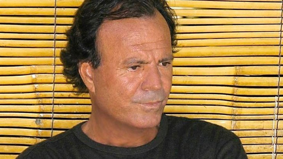 Julio Iglesias inicia gira de conciertos por México