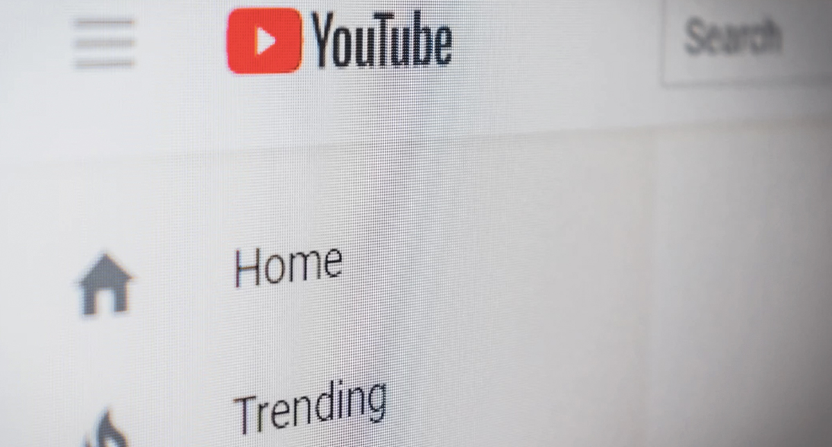 Mujer muere por intentar dar a luz siguiendo un tutorial de YouTube