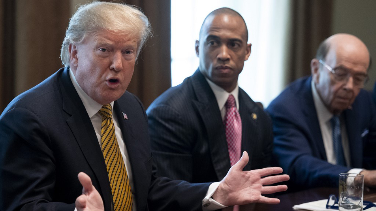 Trump amenaza a México con aranceles a automóviles y cierre de frontera