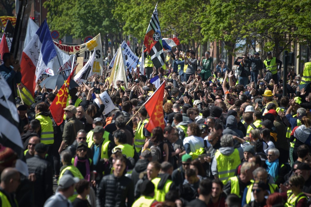 Chalecos amarillos protestan previo a nuevos anuncios de Macron - 000-1fm1ns