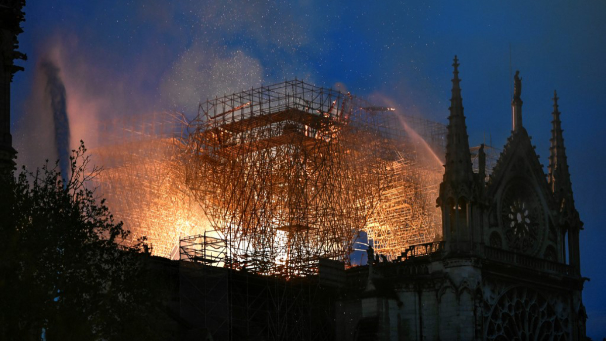 La estructura de la catedral de Notre-Dame está a salvo: bomberos La estructura de la catedral de Notre-Dame está a salvo: bomberos