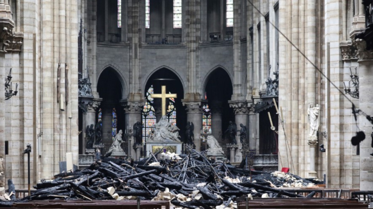 Las portadas de los medios tras el incendio en Notre-Dame