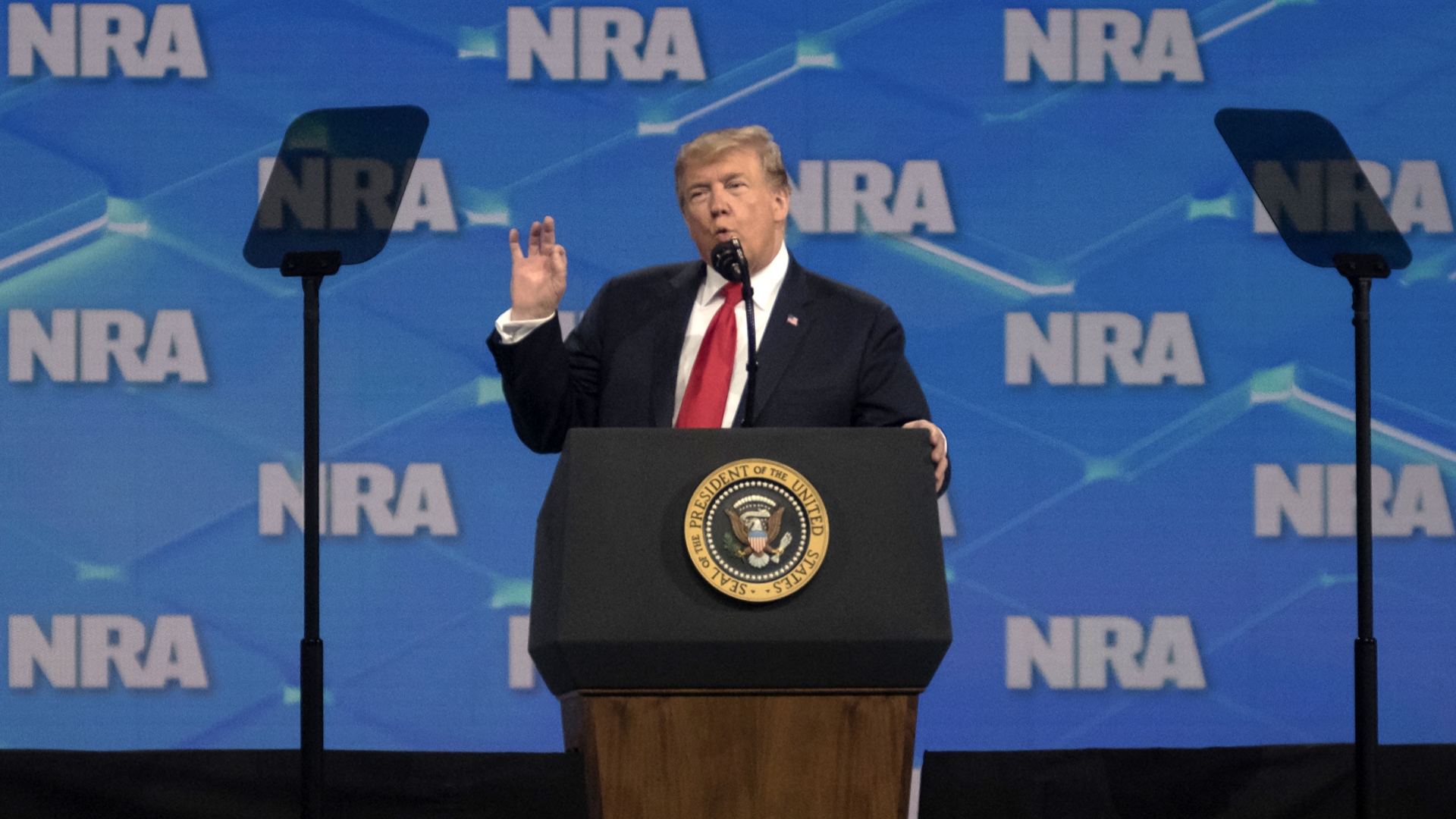 Trump anuncia salida de EE.UU. de acuerdo sobre el comercio de armas