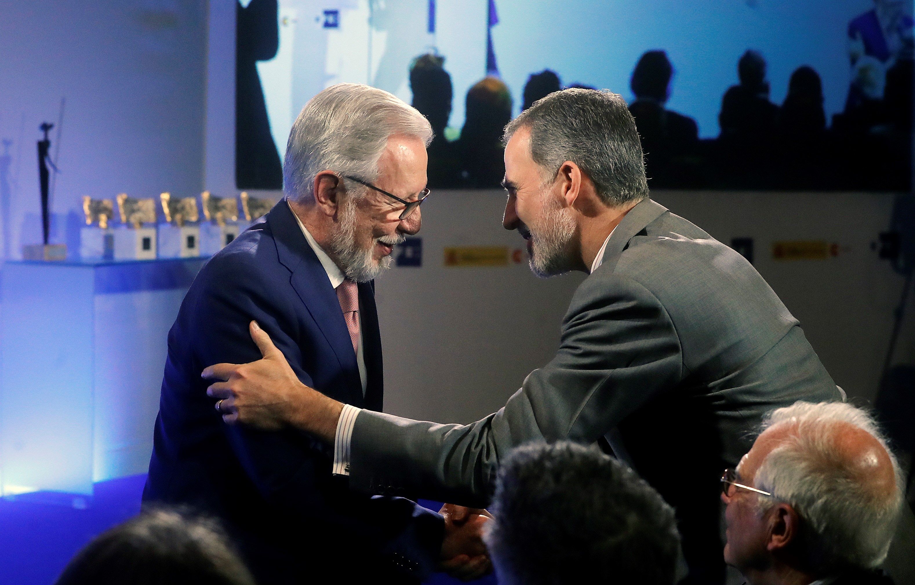 Reconocen trayectoria de López-Dóriga en los premios Rey de España - 636922258074738025