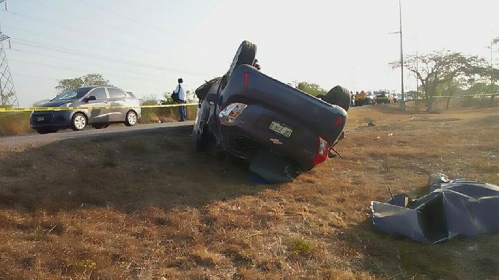 Muere al intentar rebasar auto en el Periférico de Mérida Muere al intentar rebasar auto en el Periférico de Mérida