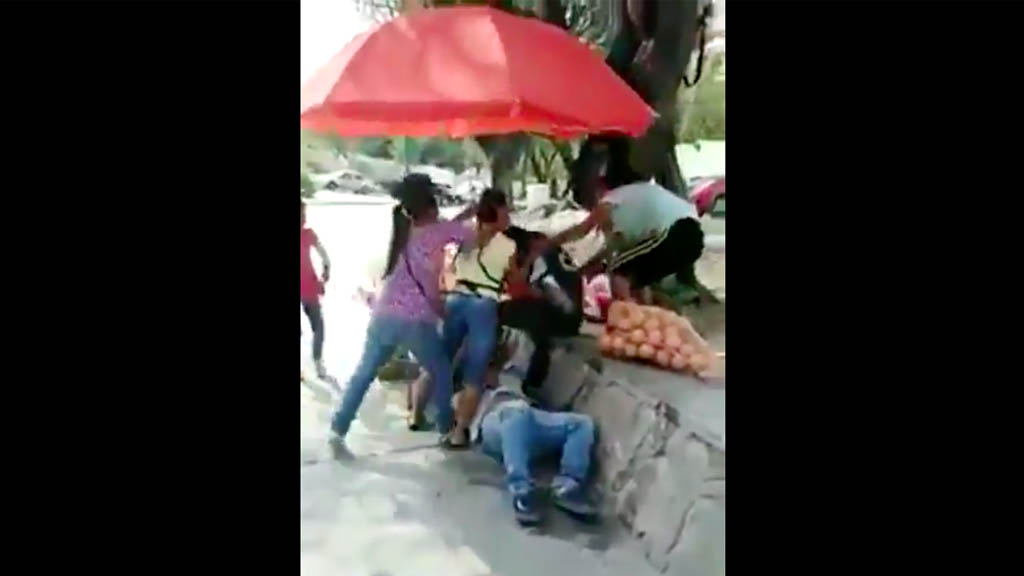 #Video Presunta familia de migrantes agrede a mexicanos en Chiapas