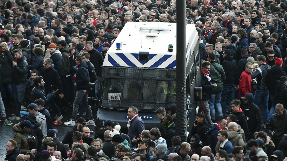 Decenas de hinchas de la Juventus detenidos en Amsterdam