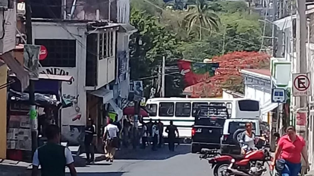 Intentan linchar a alcalde en Morelos