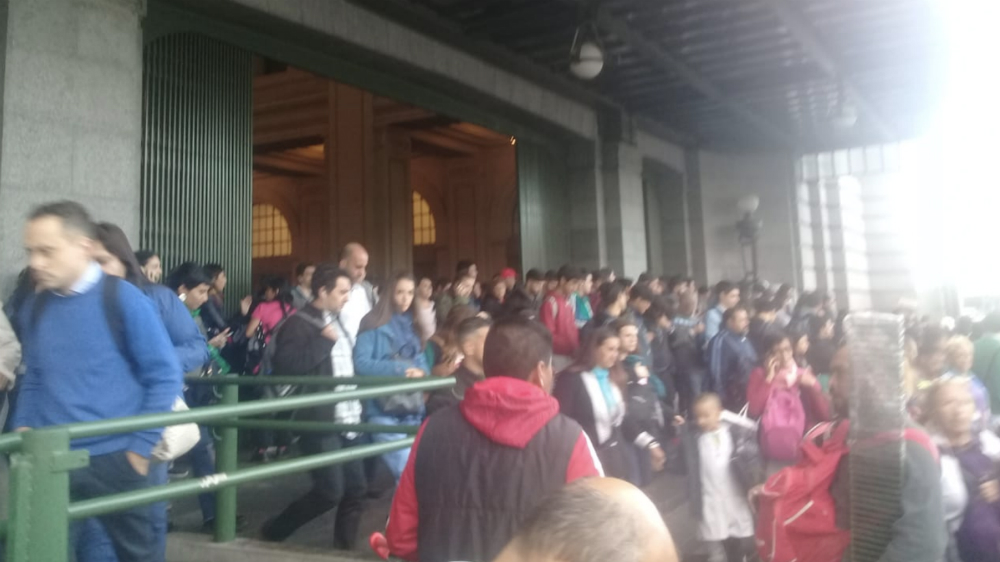 Desalojan estación de trenes en Buenos Aires por amenaza de bomba Desalojan estación de trenes en Buenos Aires por amenaza de bomba