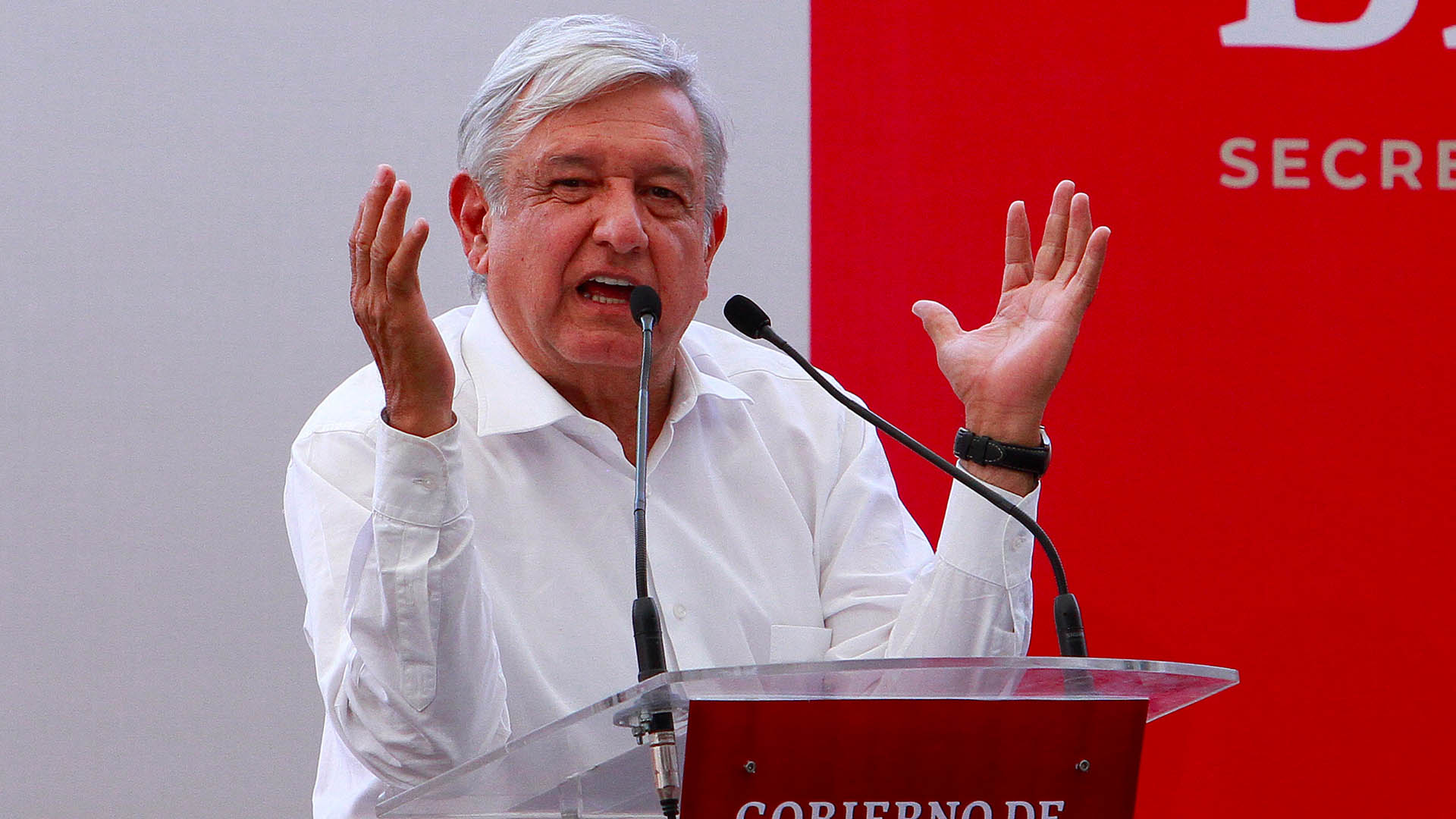 López Obrador promete federalizar educación en Michoacán López Obrador promete federalizar educación en Michoacán