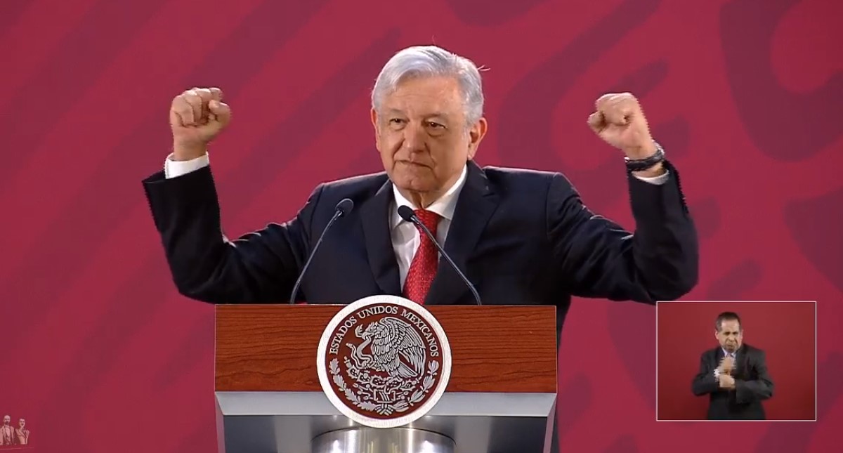 Hacienda y Banxico se quedaron cortos en proyección económica: AMLO - amlo-indicando-que-el-peso-esta-fortachon