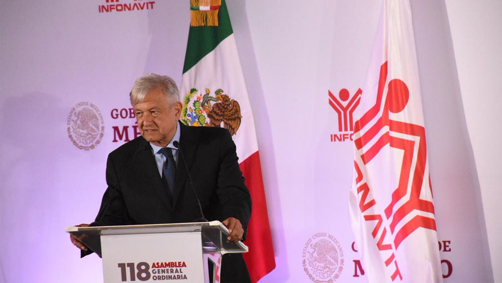 AMLO pide fortalecer Infonavit con austeridad y cero corrupción