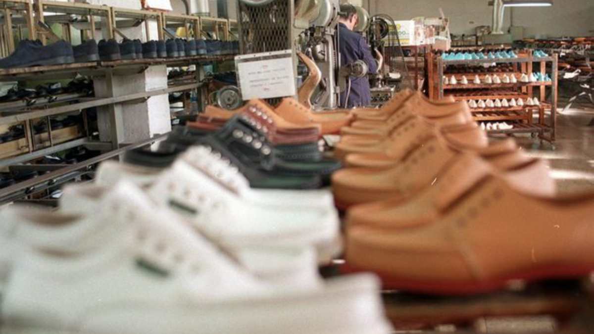 México renueva aranceles al calzado, textil y confección