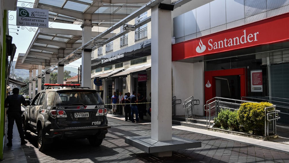 Policía mata a 11 asaltantes de bancos en Brasil